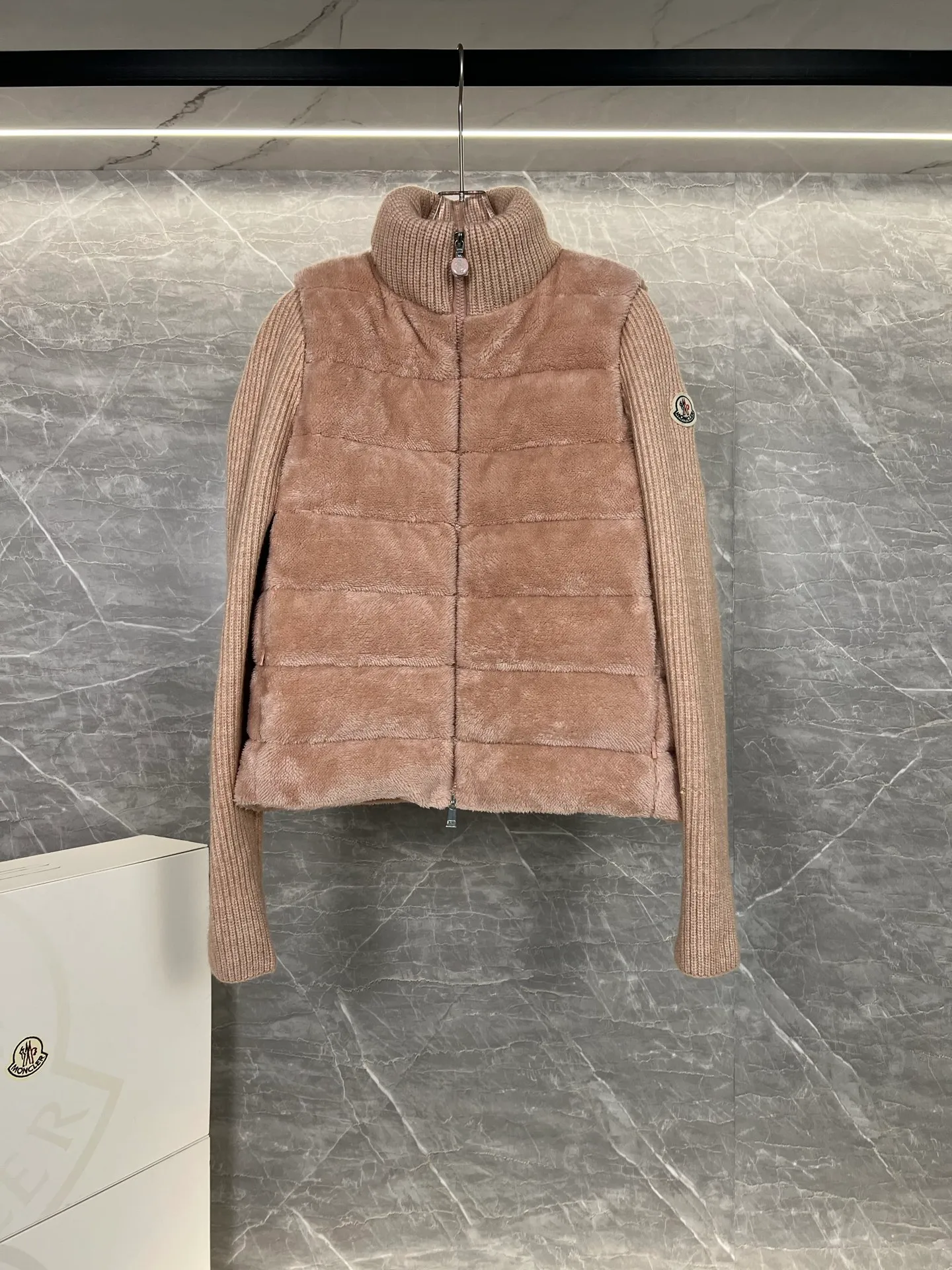 Moncler 2025 New Arrival Cardigan， ， ， ， ！ Classic ， ， 。 ， 。 ： 、 ， 、 、 、—— ， 。 ， ！ Quality ， ， 。 ： Size：S、M、L、（ Quality！ ）